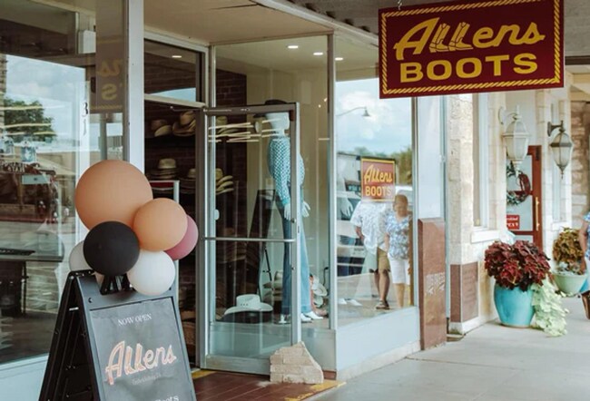 Building Photo - Luxurious 4 BR / 2 BA with THREE-CAR GARAGE - 2314 SF - Harmony Hills, Fredericksburg!
