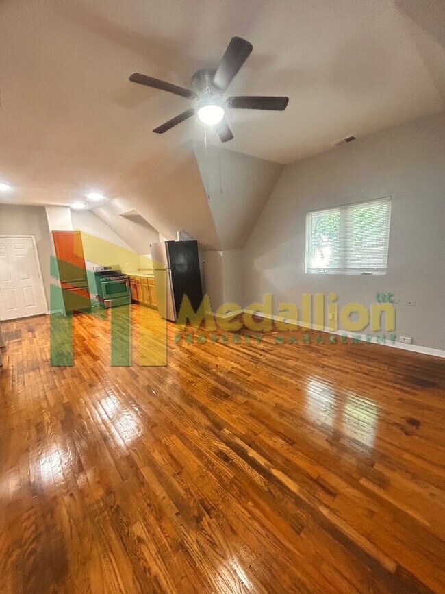 Building Photo - 4700 W Monroe St