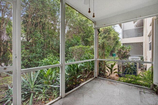 Building Photo - 2115 NE 42nd Ct