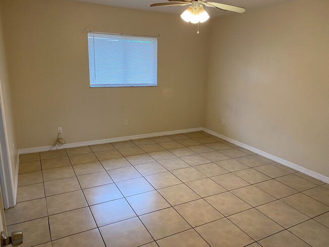 Building Photo - 1416-1418 W 12th St