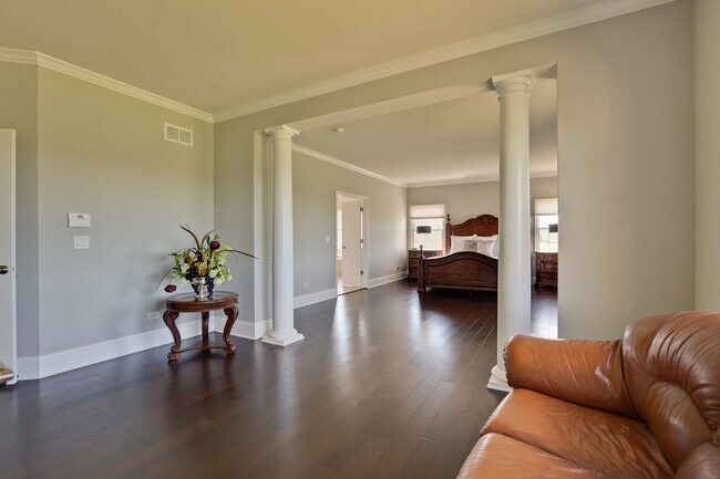 Building Photo - 8 Turnbury Ct