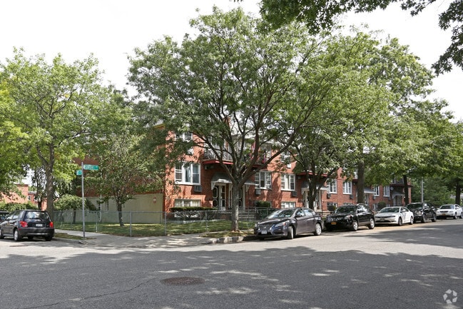 Building Photo - Balsam Village