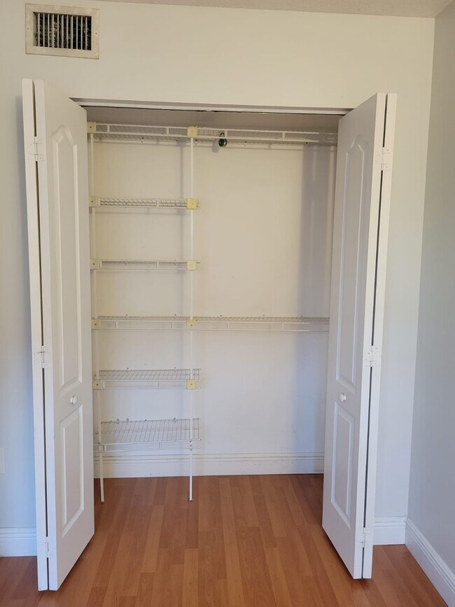 CLOSE ABIERTO - 17405 NW 75th Pl