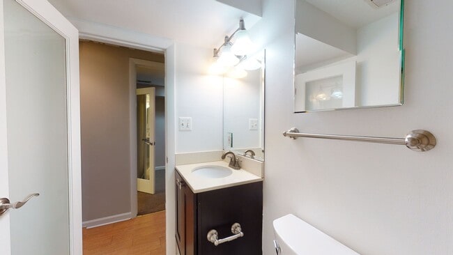 Building Photo - Spacious Two Bedroom Two Bathroom Petworth...