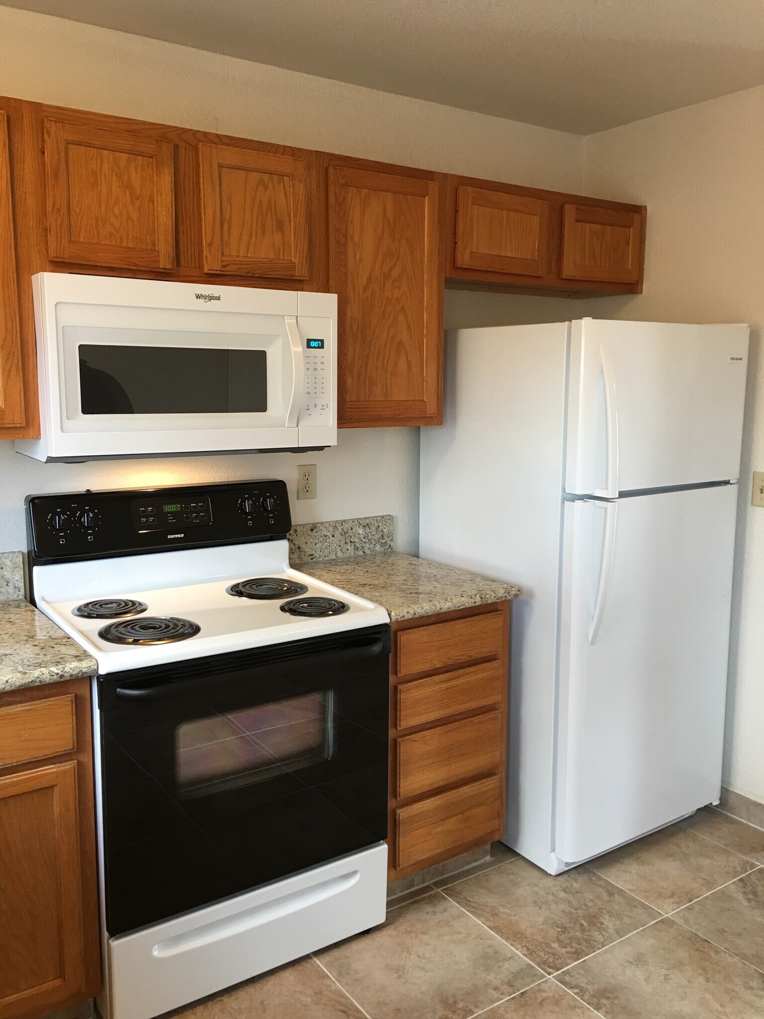 Standard appliances - 3129 Airport Rd