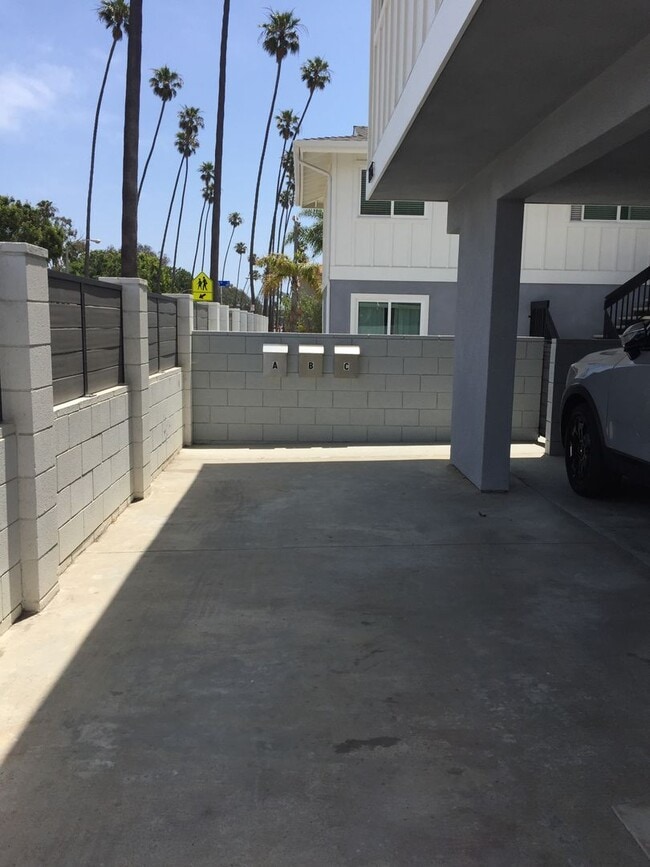 Building Photo - 1505 Palm Ave