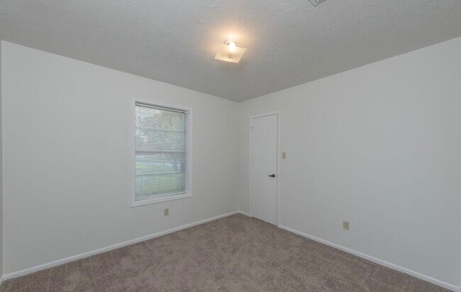 Building Photo - 1415 Holik Dr