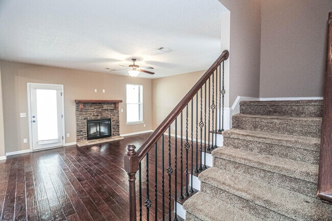 Building Photo - 479 Sebastian Dr