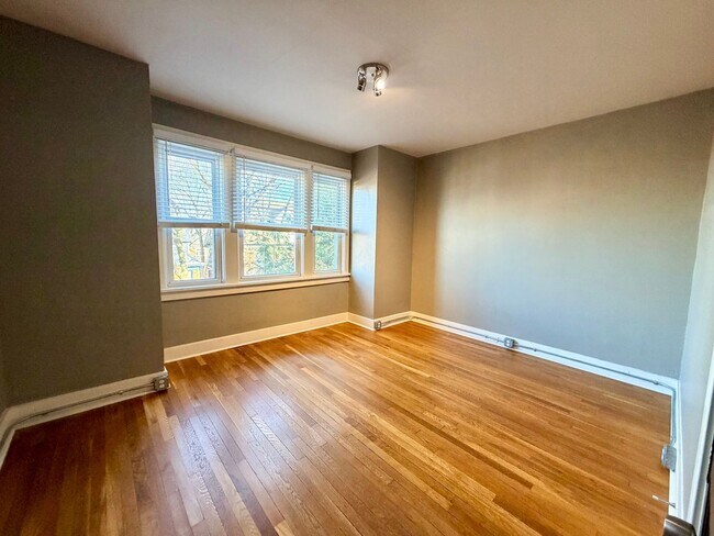 Building Photo - 6407 Bartlett St