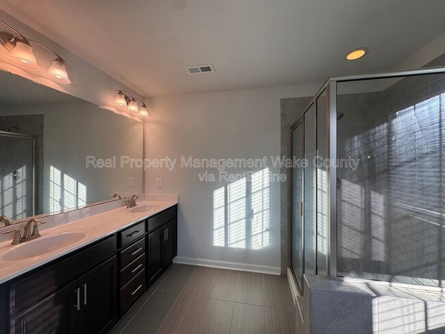 Building Photo - 837 Salem Pointe Pl