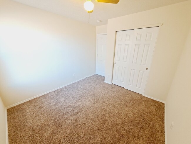 Building Photo - 3 bed 2 bath 1575 sq ft home