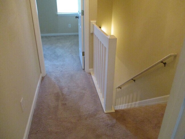 Building Photo - Pretty Townhouse for Rent in Rachel's Keep...