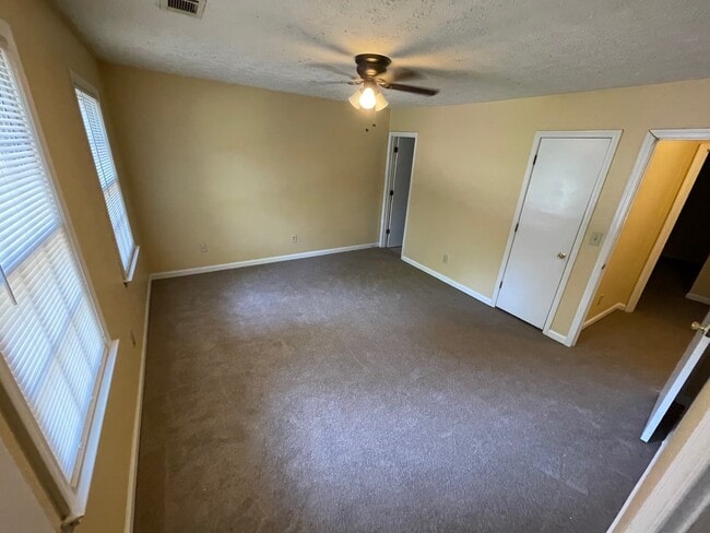 Main bedroom - 597 Jackson Park Ln
