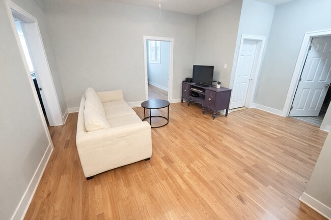 Building Photo - 3155 W Augusta Blvd