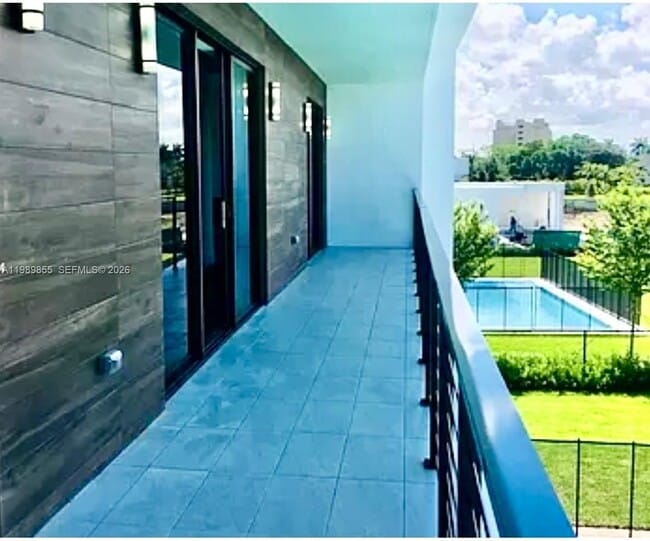 Building Photo - 16580 Sunset Way