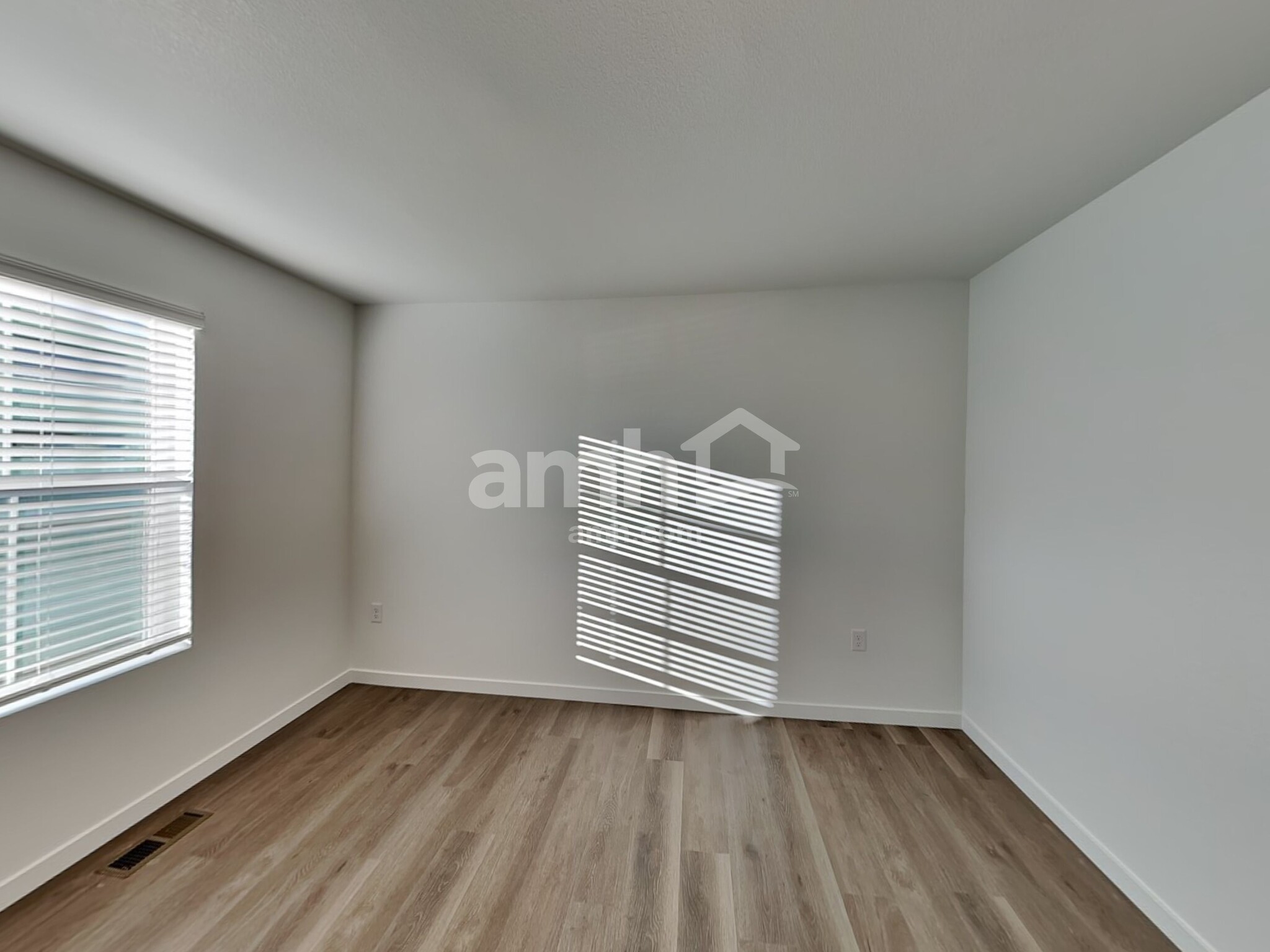 Building Photo - 9644 Harkes Dr