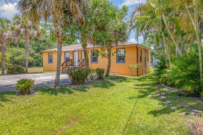 Building Photo - Cocoa Duplex