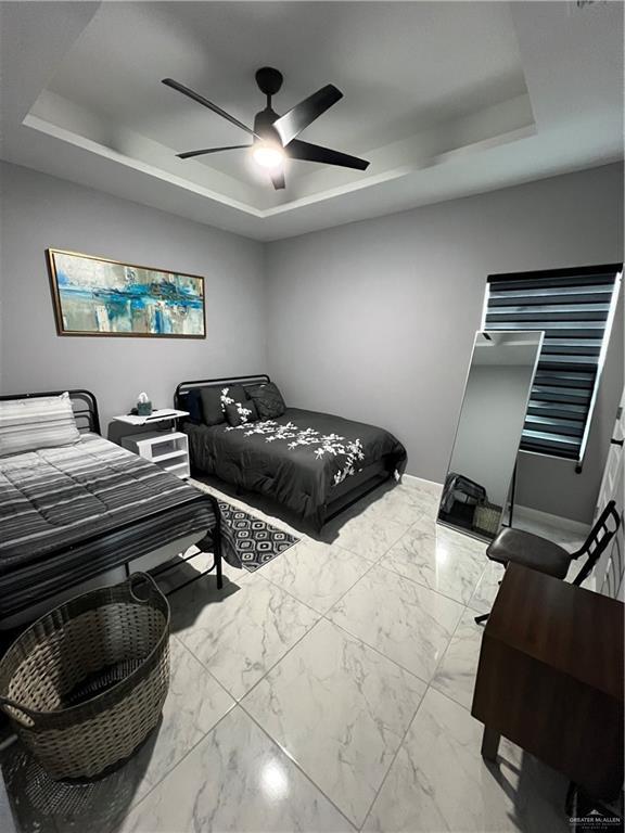 Building Photo - 13 E Iris Ave