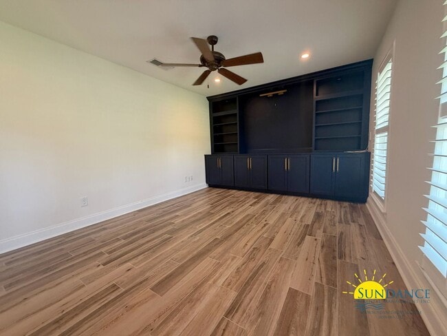Building Photo - Exquisite Designer Home in Central Fort Walton Beach