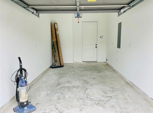 Building Photo - 3233 Real St