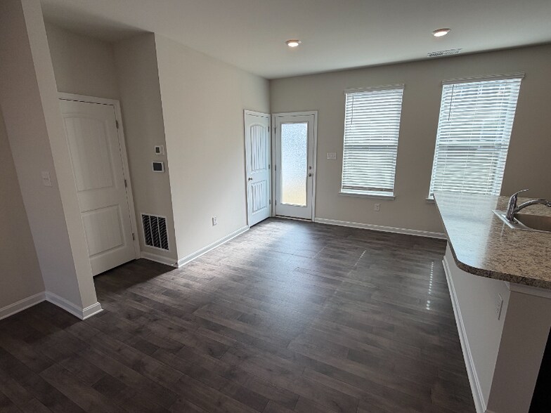 Building Photo - 61 Filbert Dr