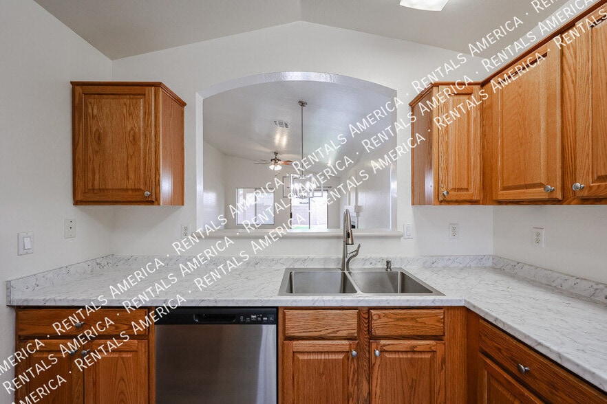 Building Photo - 10845 E Dragoon Ave