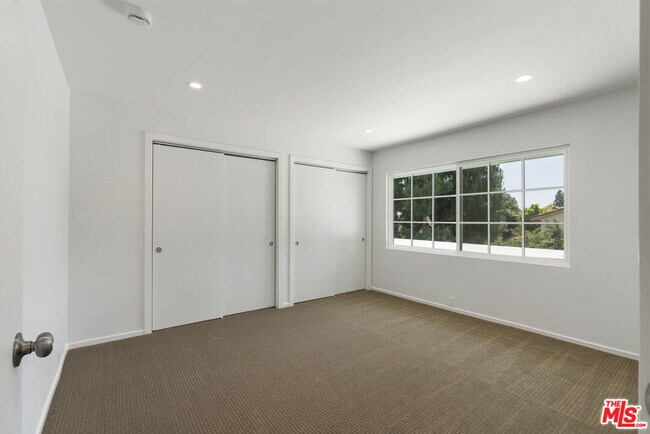 Building Photo - 3062 Arrowhead Dr