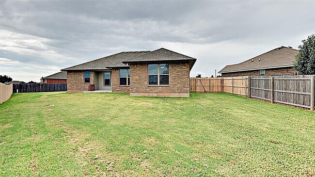 Building Photo - 405 Josephine Ct