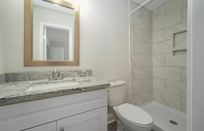 Building Photo - 2208 Silbert Rd