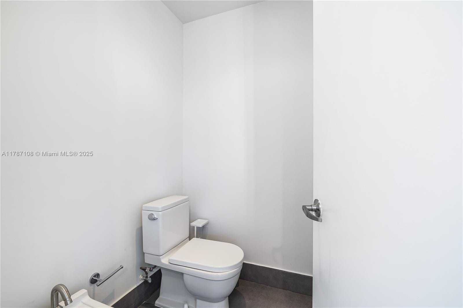 Building Photo - 1100 Biscayne Blvd