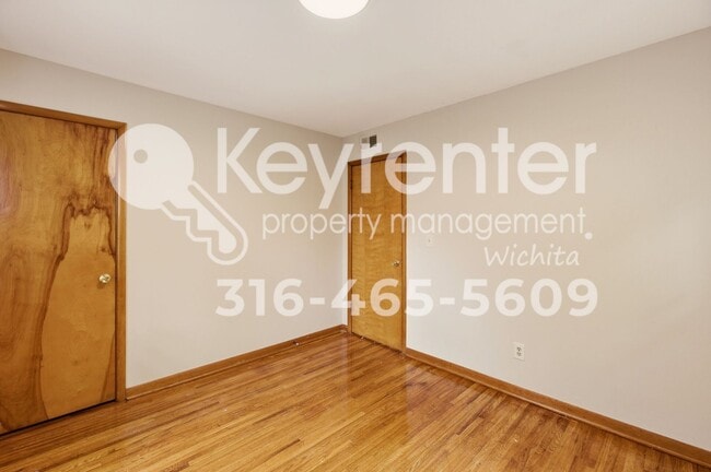Building Photo - Charming 3-Bedroom Home with Original Hardwood Floors & Large Backyard
