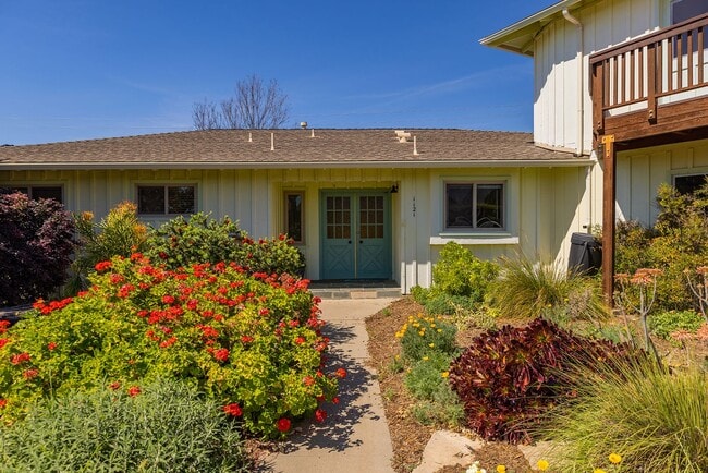 Building Photo - 1121 Mercer Ave