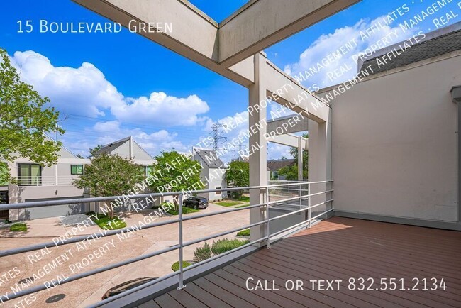 Building Photo - 15 Boulevard Green