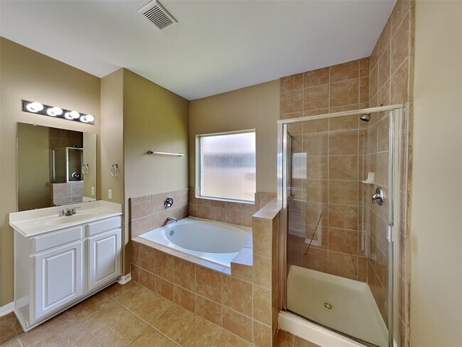 Building Photo - 633 Rocky Hollow Ln