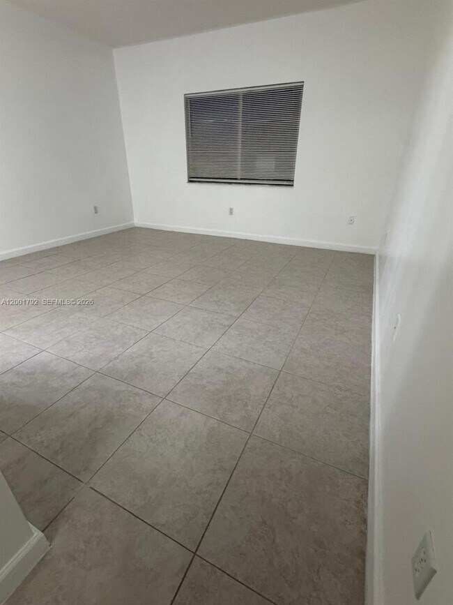 Building Photo - 1300 NE 109th St