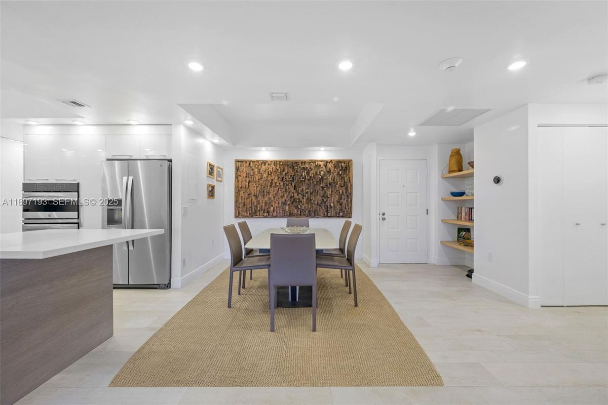 Building Photo - 5000 N Ocean Blvd