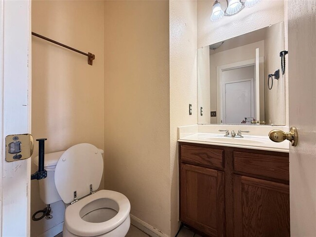 Building Photo - 1713 Primrose Ln