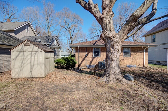 Building Photo - 509 E Jefferson St