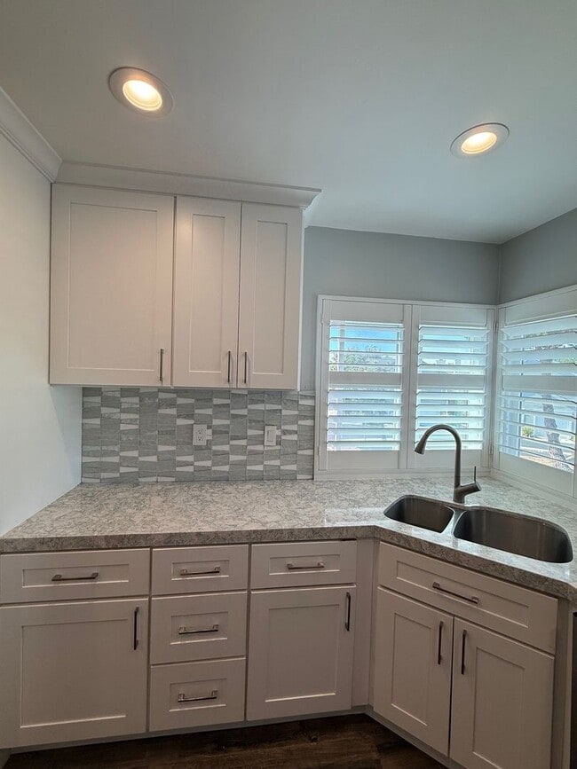 Building Photo - Alameda's most sought after gated communit...