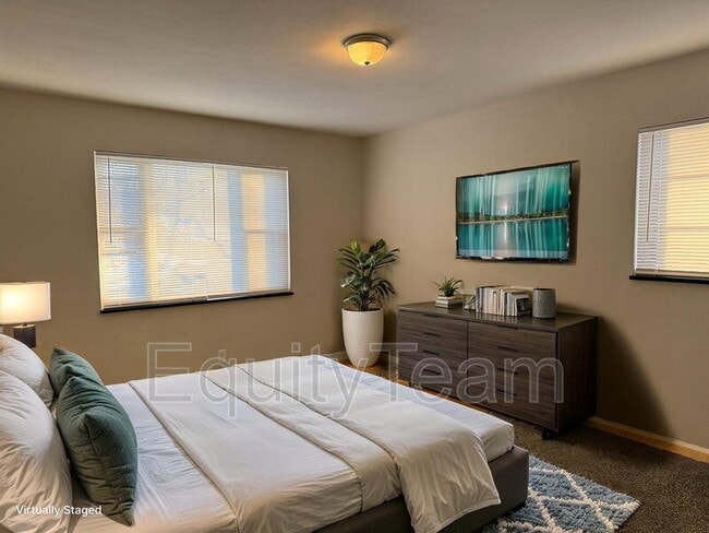 Building Photo - 115 Waverly Ave