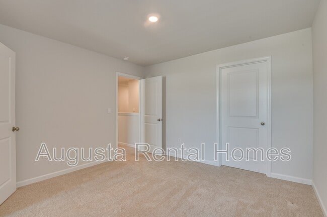 Building Photo - 5419 Thrasher Ln