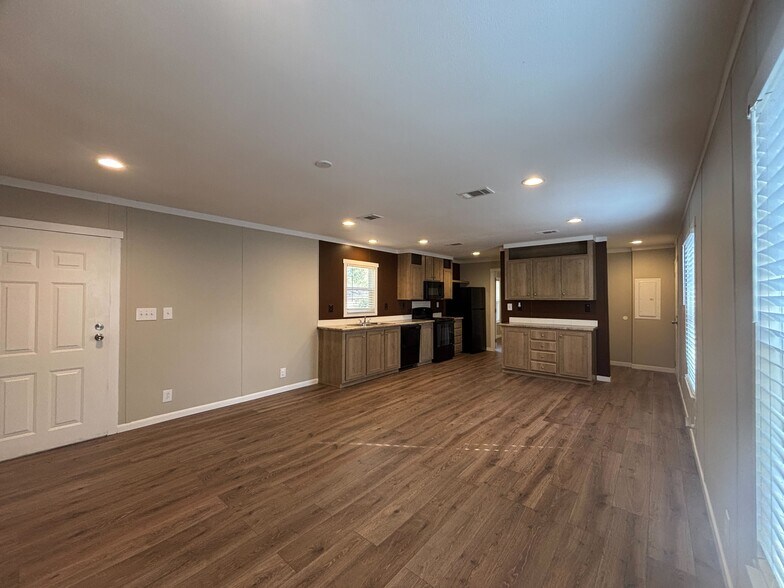 Building Photo - 231 Fryer St