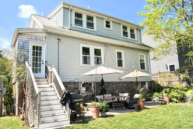 Building Photo - 12 Searle Rd