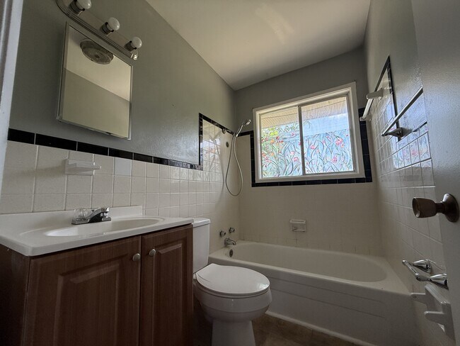 Building Photo - 1409 Metropolitan Dr