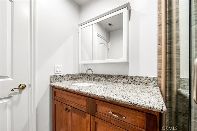 Building Photo - 5892 Meadowlark Dr
