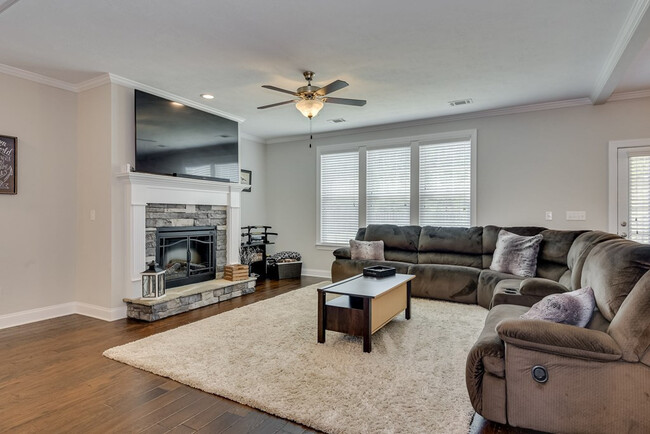 Building Photo - 4042 Ellington Dr