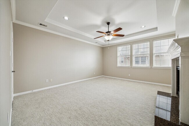 Building Photo - 5629 Dolores St