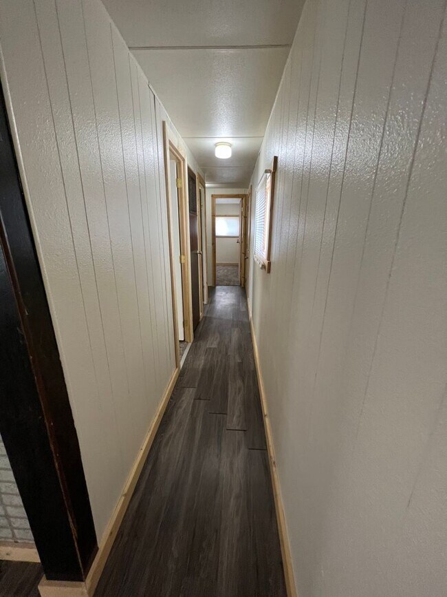 Building Photo - 2 Bedroom 1 Bath Updated Mobile Home in A ...