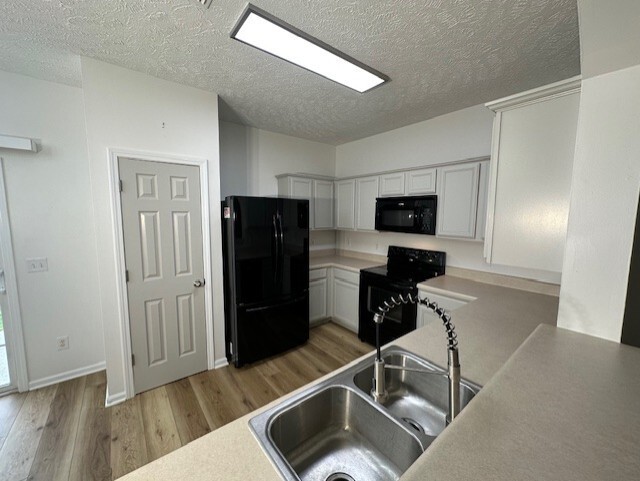 Building Photo - 8428 Charbay Cir