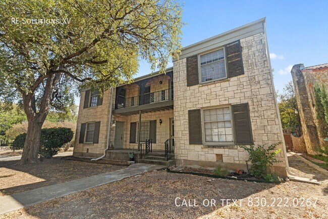 Building Photo - 336 E Lullwood Ave